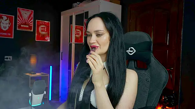 QueenAliss online show from November 30, 7:01 am