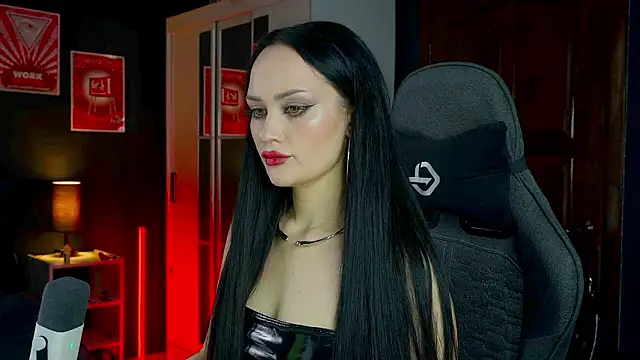 QueenAliss online show from March 18, 5:32 am