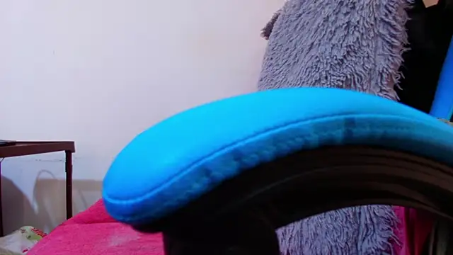 Snapshot of klylls_squirt_ chatting on April 23, 7:27 pm klylls squirt online show from April 23, 7:27 pm