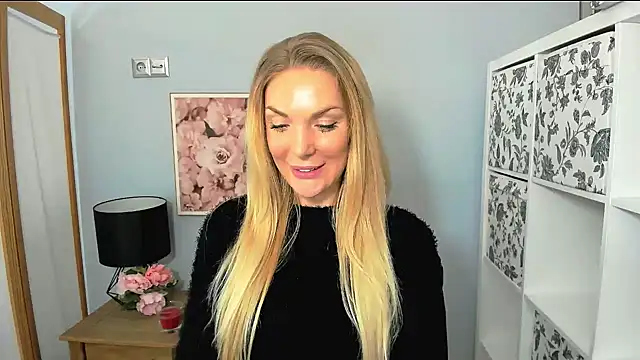 Snapshot of AulloraHoney chatting on January 3, 9:15 am AulloraHoney online show from January 3, 9:15 am