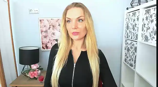 Snapshot of AulloraHoney chatting on February 26, 11:52 am AulloraHoney online show from February 26, 11:52 am