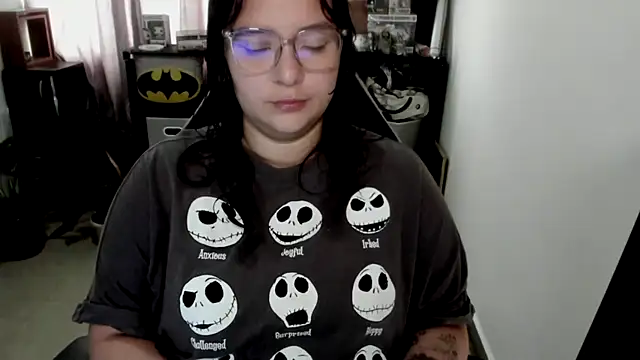 Snapshot of aika-dreams chatting on May 2, 4:56 pm aika-dreams online show from May 2, 4:56 pm