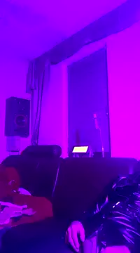 Snapshot of Crystalbitchx chatting on December 12, 1:53 am Crystalbitchx online show from December 12, 1:53 am