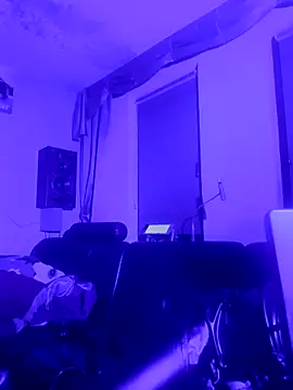 Snapshot of Crystalbitchx chatting on January 13, 1:45 am Crystalbitchx online show from January 13, 1:45 am