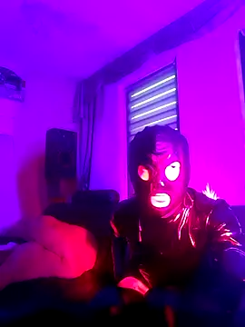 Snapshot of Crystalbitchx chatting on February 8, 7:04 am Crystalbitchx online show from February 8, 7:04 am