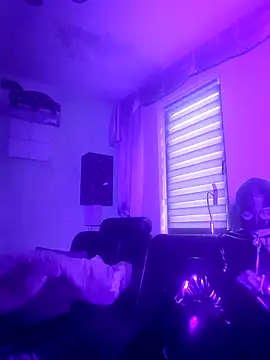 Snapshot of Crystalbitchx chatting on October 19, 6:58 am Crystalbitchx online show from October 19, 6:58 am