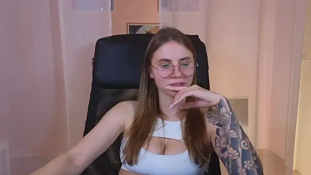 Snapshot of _AnnaStark_ chatting on January 22, 11:53 pm AnnaStark online show from January 22, 11:53 pm