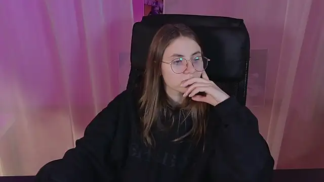 Snapshot of _AnnaStark_ chatting on February 9, 6:16 pm AnnaStark online show from February 9, 6:16 pm