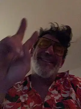Snapshot of maxximere chatting on April 19, 1:05 am maxximere online show from April 19, 1:05 am