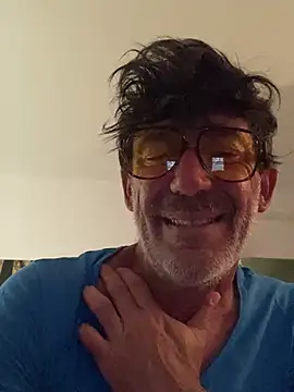 Snapshot of maxximere chatting on June 30, 12:33 am maxximere online show from June 30, 12:33 am