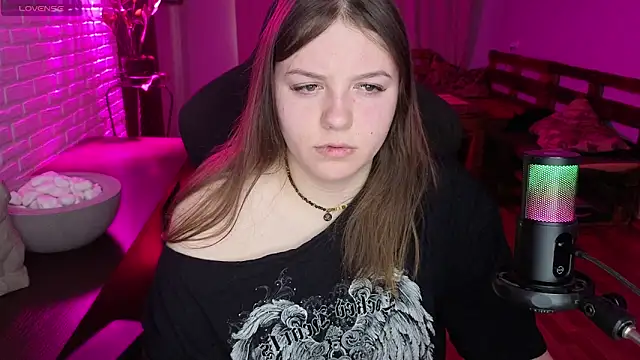 Snapshot of XNirvanaX chatting on May 6, 2:29 am XNirvanaX online show from May 6, 2:29 am