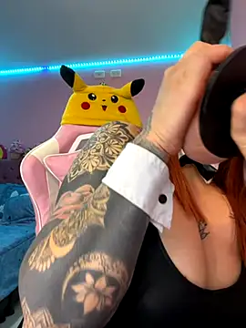 Luna Paris  online show from October 11, 9:46 pm