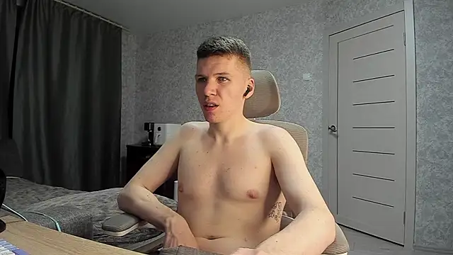 Snapshot of Bananas_dick chatting on April 20, 7:37 pm Bananas dick online show from April 20, 7:37 pm