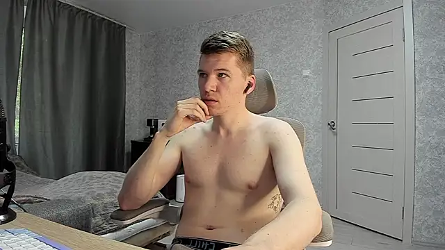 Snapshot of Bananas_dick chatting on May 14, 7:15 am Bananas dick online show from May 14, 7:15 am