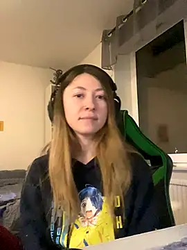 chibi moon  online show from December 22, 7:00 pm