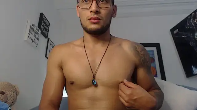 Snapshot of dvg2402 chatting on February 3, 12:36 am dvg2402 online show from February 3, 12:36 am