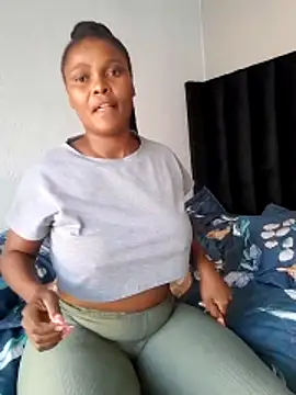 Snapshot of SweetAppleCandyxx chatting on March 27, 2:50 pm SweetAppleCandyxx online show from March 27, 2:50 pm