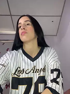 Snapshot of Amira_Milker chatting on December 21, 5:40 pm Amira Milker online show from December 21, 5:40 pm