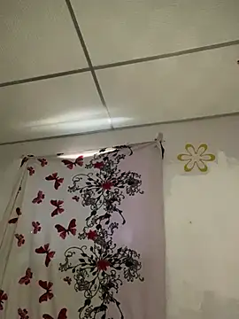 Snapshot of Amira_Milker chatting on December 23, 4:28 pm Amira Milker online show from December 23, 4:28 pm