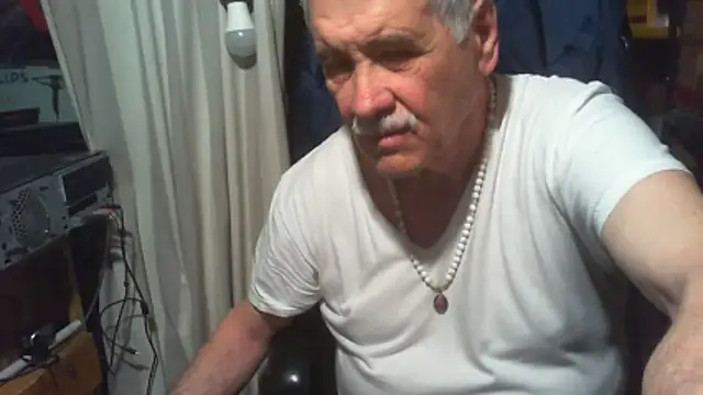 Snapshot of nonnomaturobisex chatting on May 19, 8:31 am nonnomaturobisex online show from May 19, 8:31 am