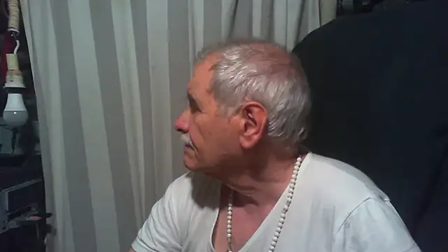 Snapshot of nonnomaturobisex chatting on May 21, 8:43 am nonnomaturobisex online show from May 21, 8:43 am