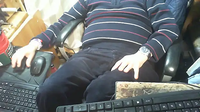 Snapshot of nonnomaturobisex chatting on May 24, 7:57 am nonnomaturobisex online show from May 24, 7:57 am