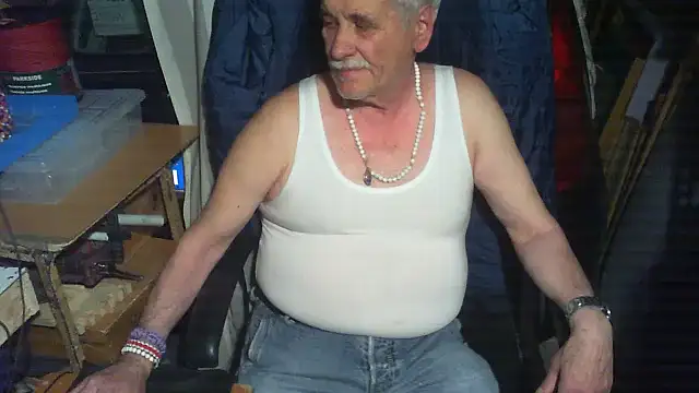 Snapshot of nonnomaturobisex chatting on May 27, 5:43 pm nonnomaturobisex online show from May 27, 5:43 pm