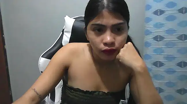 Snapshot of Miss_unknown chatting on February 18, 1:32 am Miss unknown online show from February 18, 1:32 am