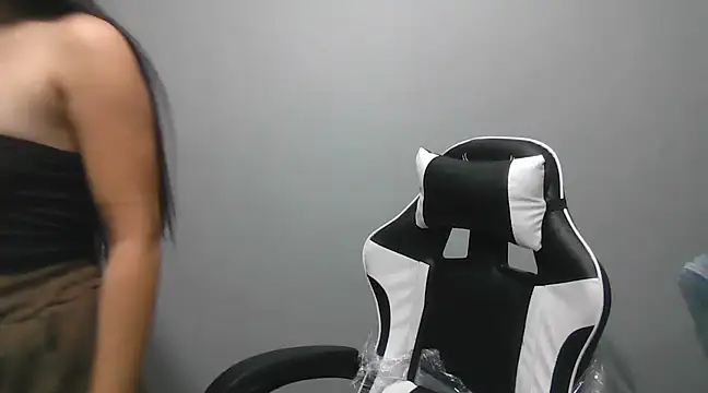 Snapshot of Miss_unknown chatting on February 22, 2:06 am Miss unknown online show from February 22, 2:06 am