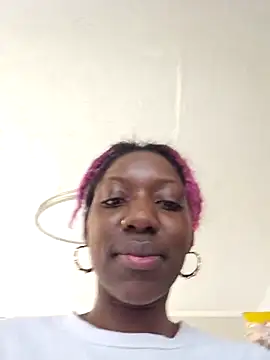Snapshot of oliviaprettypussy chatting on May 5, 7:55 pm oliviaprettypussy online show from May 5, 7:55 pm
