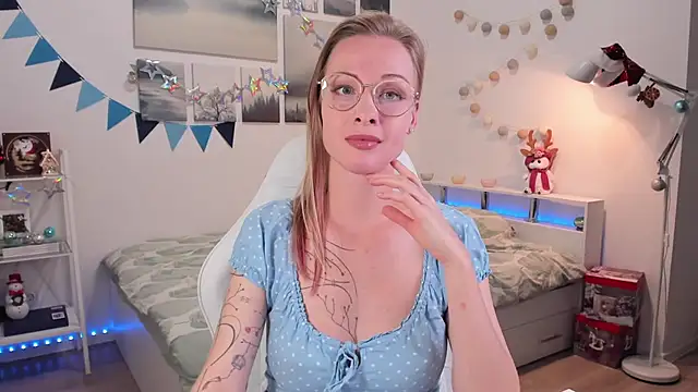 MissRightX online show from December 13, 3:43 pm