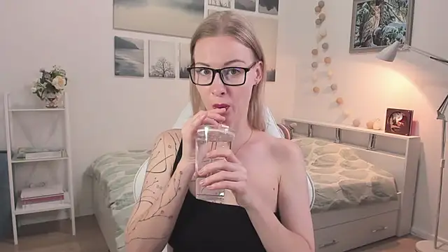 MissRightX online show from November 4, 10:47 am