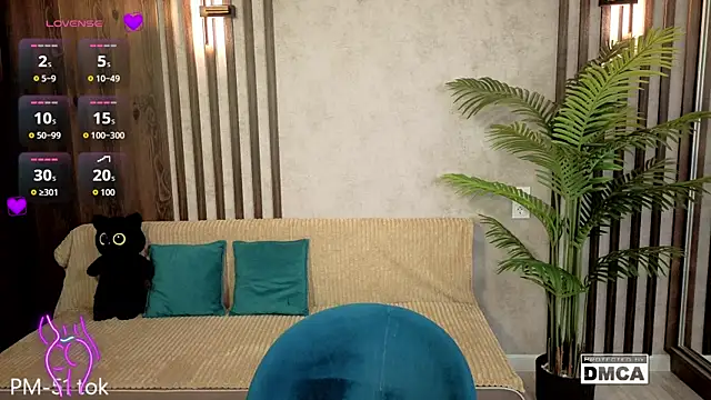 Snapshot of Holl1Would chatting on February 23, 7:22 pm Holl1Would online show from February 23, 7:22 pm