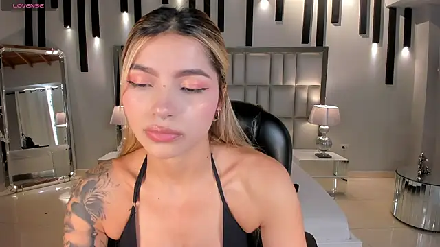 Snapshot of LexieWayne chatting on June 10, 7:46 pm LexieWayne online show from June 10, 7:46 pm