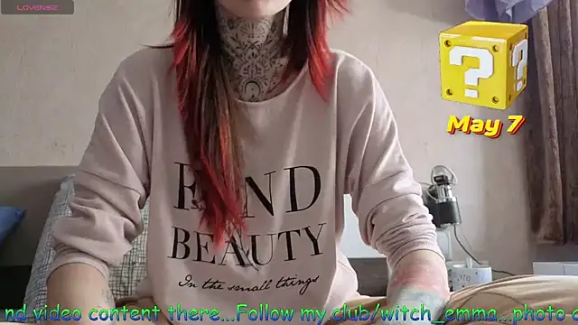 Snapshot of Witch_Emma chatting on May 7, 7:14 am Witch Emma online show from May 7, 7:14 am