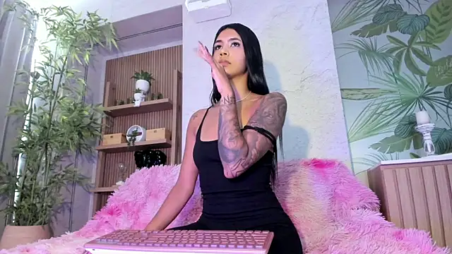 Snapshot of AntonellaRossi chatting on June 1, 8:10 pm AntonellaRossi online show from June 1, 8:10 pm