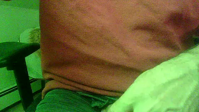 Snapshot of OralDesires2 chatting on December 18, 5:37 am OralDesires2 online show from December 18, 5:37 am