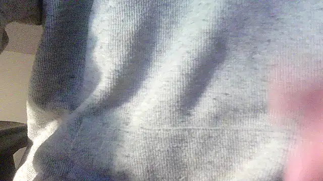 Snapshot of OralDesires2 chatting on December 24, 2:43 am OralDesires2 online show from December 24, 2:43 am