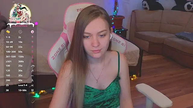 Snapshot of CyrilaPuff chatting on December 28, 6:39 am CyrilaPuff online show from December 28, 6:39 am
