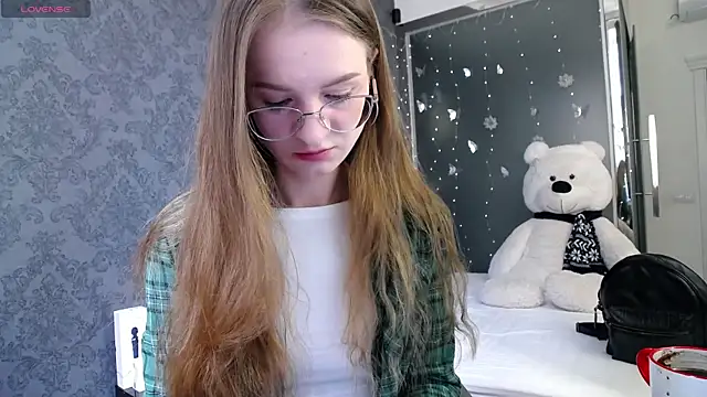 Snapshot of KateJonson chatting on June 4, 7:03 am KateJonson online show from June 4, 7:03 am