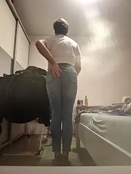 Snapshot of HouseOfCums chatting on October 18, 3:42 am HouseOfCums online show from October 18, 3:42 am