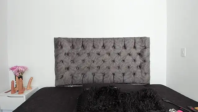 sweet  wild online show from April 10, 8:57 pm