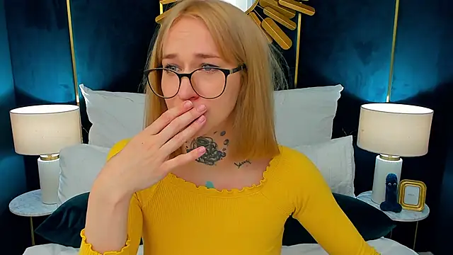 Snapshot of SarahLust chatting on May 14, 12:12 pm SarahLust online show from May 14, 12:12 pm