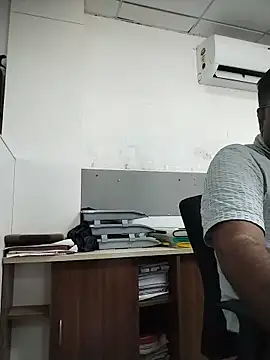 Snapshot of Desi_Londa_143 chatting on May 30, 5:37 am Desi Londa 143 online show from May 30, 5:37 am