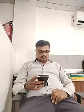 Snapshot of Desi_Londa_143 chatting on June 5, 7:03 am Desi Londa 143 online show from June 5, 7:03 am