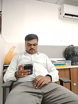 Snapshot of Desi_Londa_143 chatting on June 9, 6:36 am Desi Londa 143 online show from June 9, 6:36 am