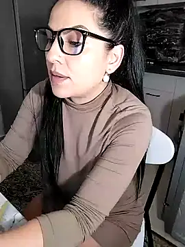 Snapshot of hot-babygirl chatting on January 25, 9:14 pm hot-babygirl online show from January 25, 9:14 pm