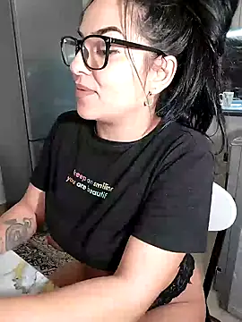 Snapshot of hot-babygirl chatting on February 5, 1:04 am hot-babygirl online show from February 5, 1:04 am