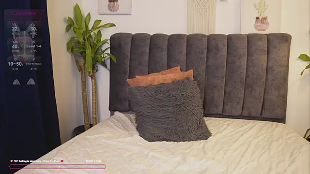 bunnycuteshy online show from March 17, 4:11 pm