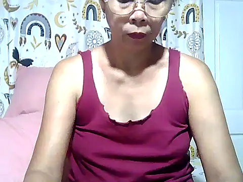 Snapshot of urwife_tobe chatting on April 28, 3:00 am urwife tobe online show from April 28, 3:00 am